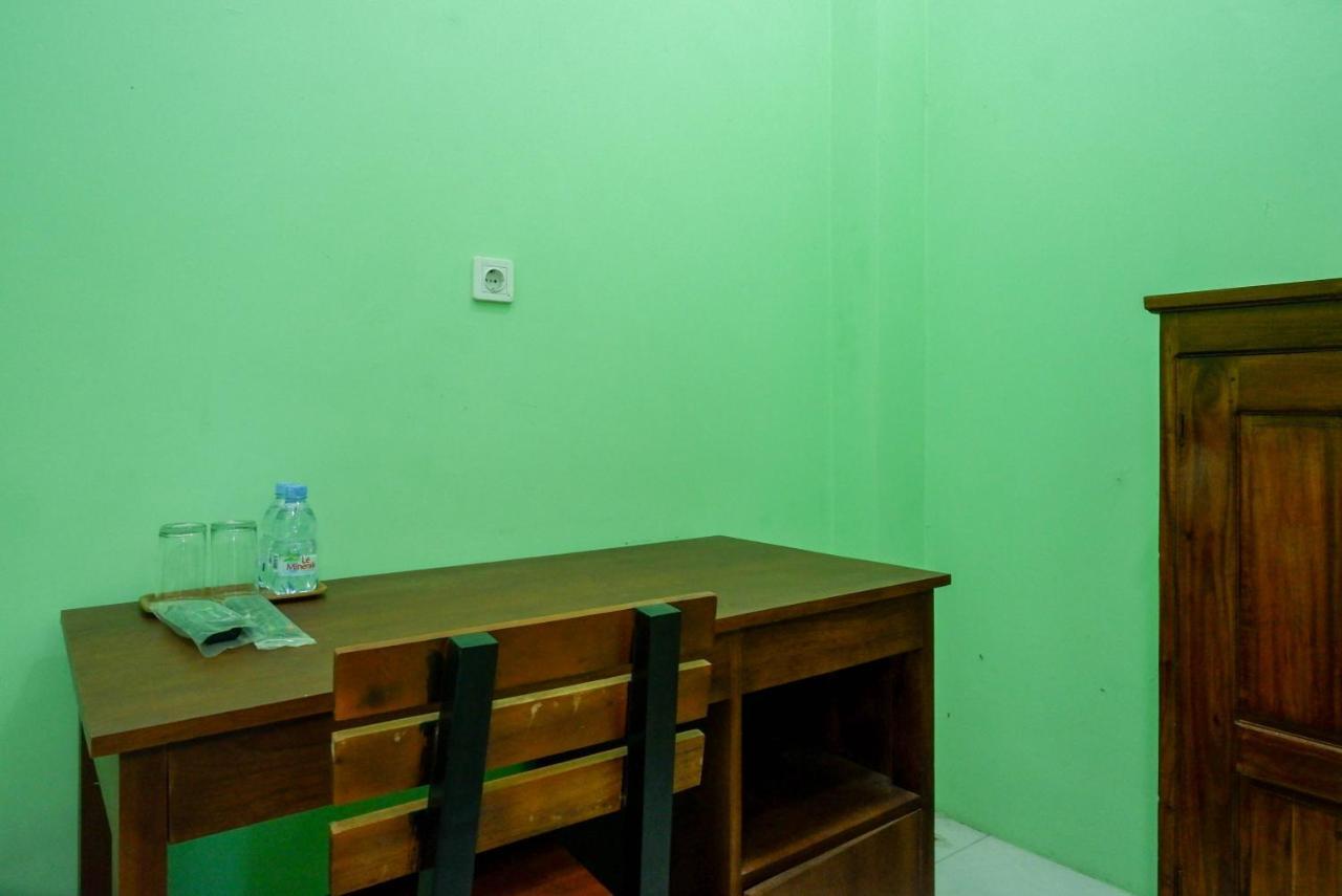 Hotel Reddoorz Syariah Near Monumen Jogja Kembali Kejayan Exterior foto