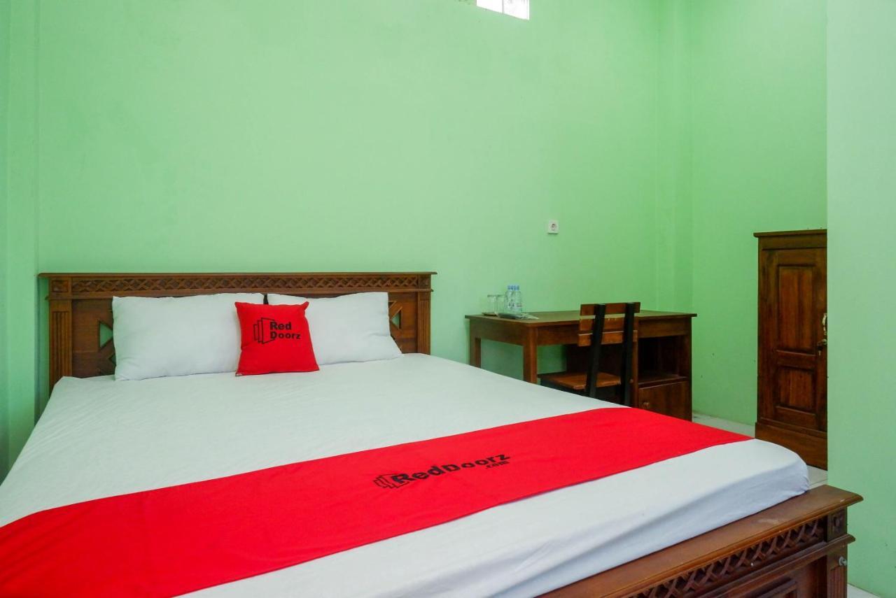 Hotel Reddoorz Syariah Near Monumen Jogja Kembali Kejayan Exterior foto